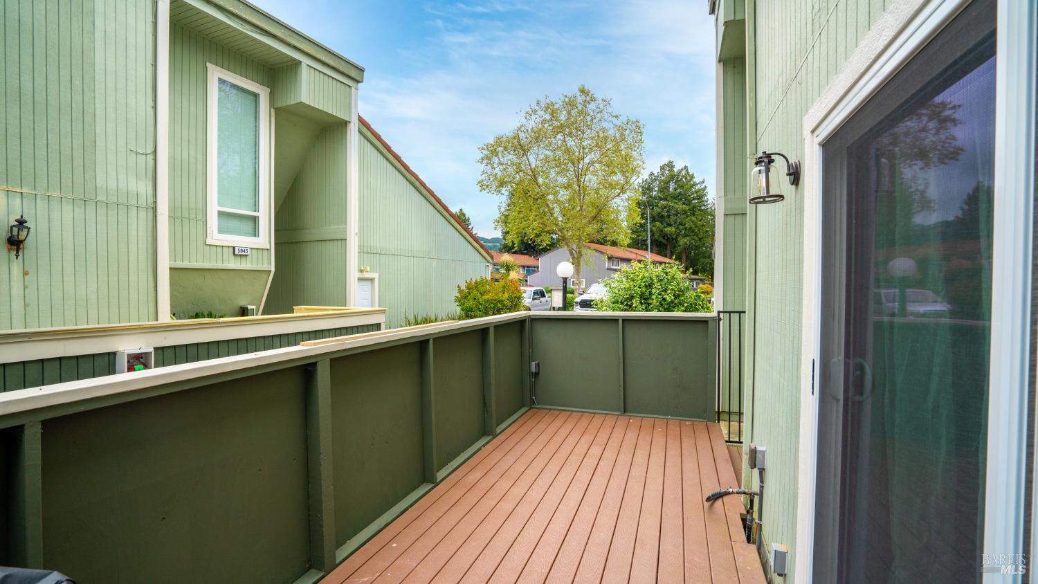 5049 Country Club Dr