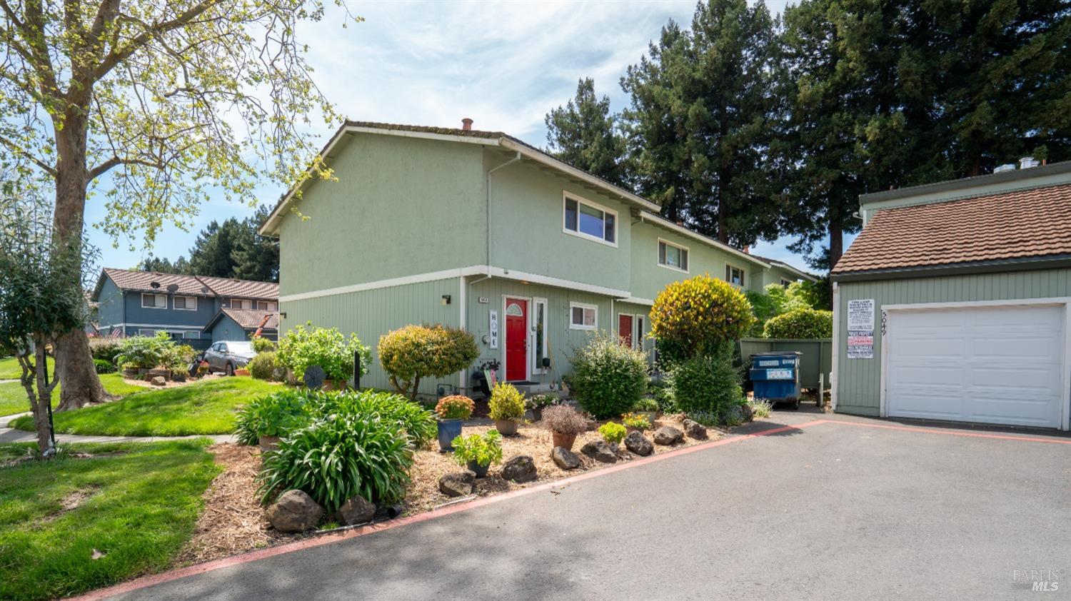 5049 Country Club Dr