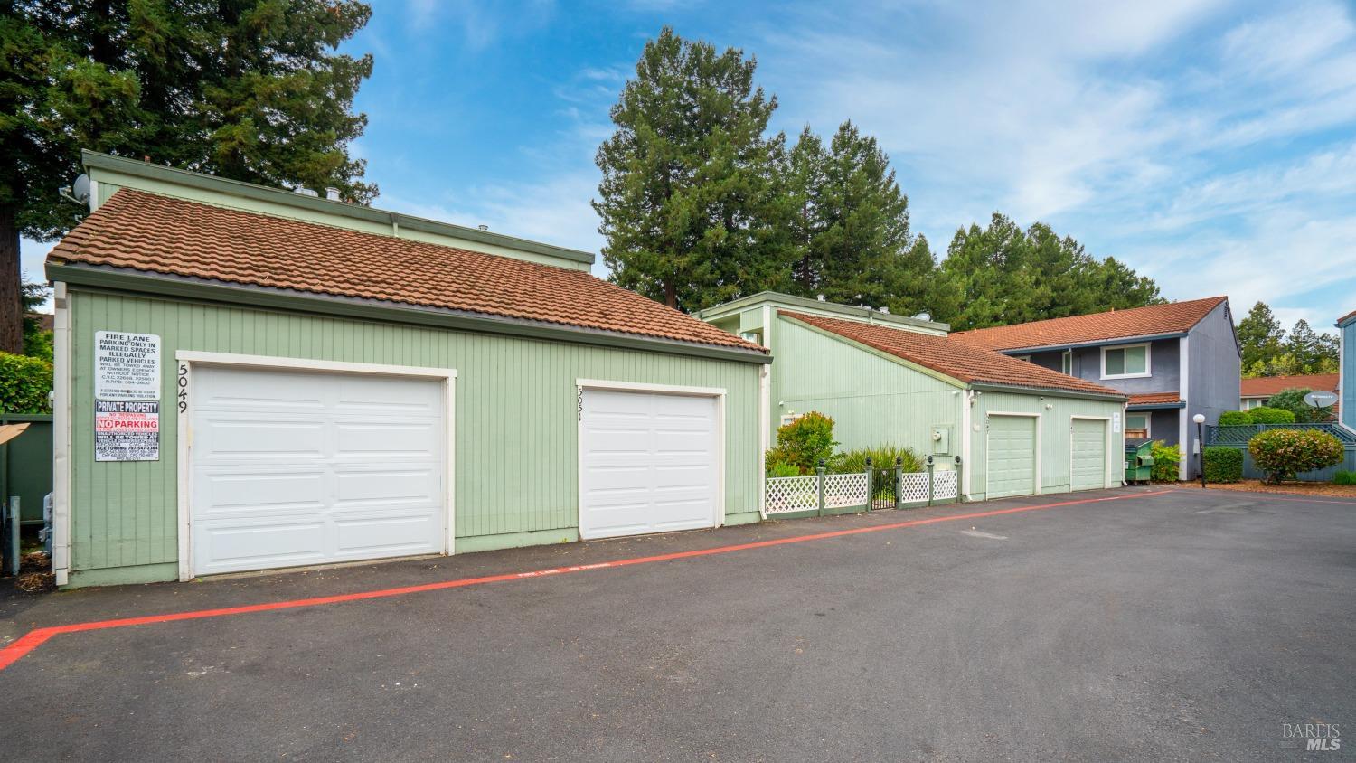 5049 Country Club Dr