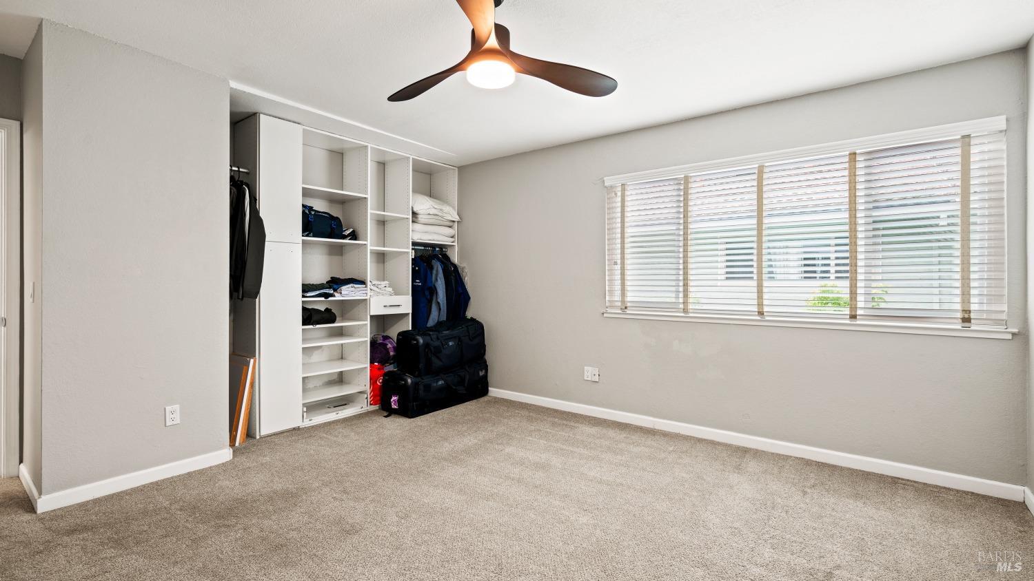 5049 Country Club Dr