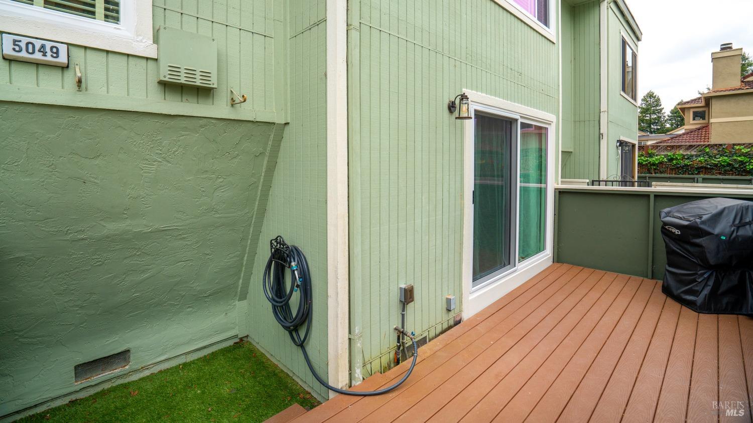 5049 Country Club Dr