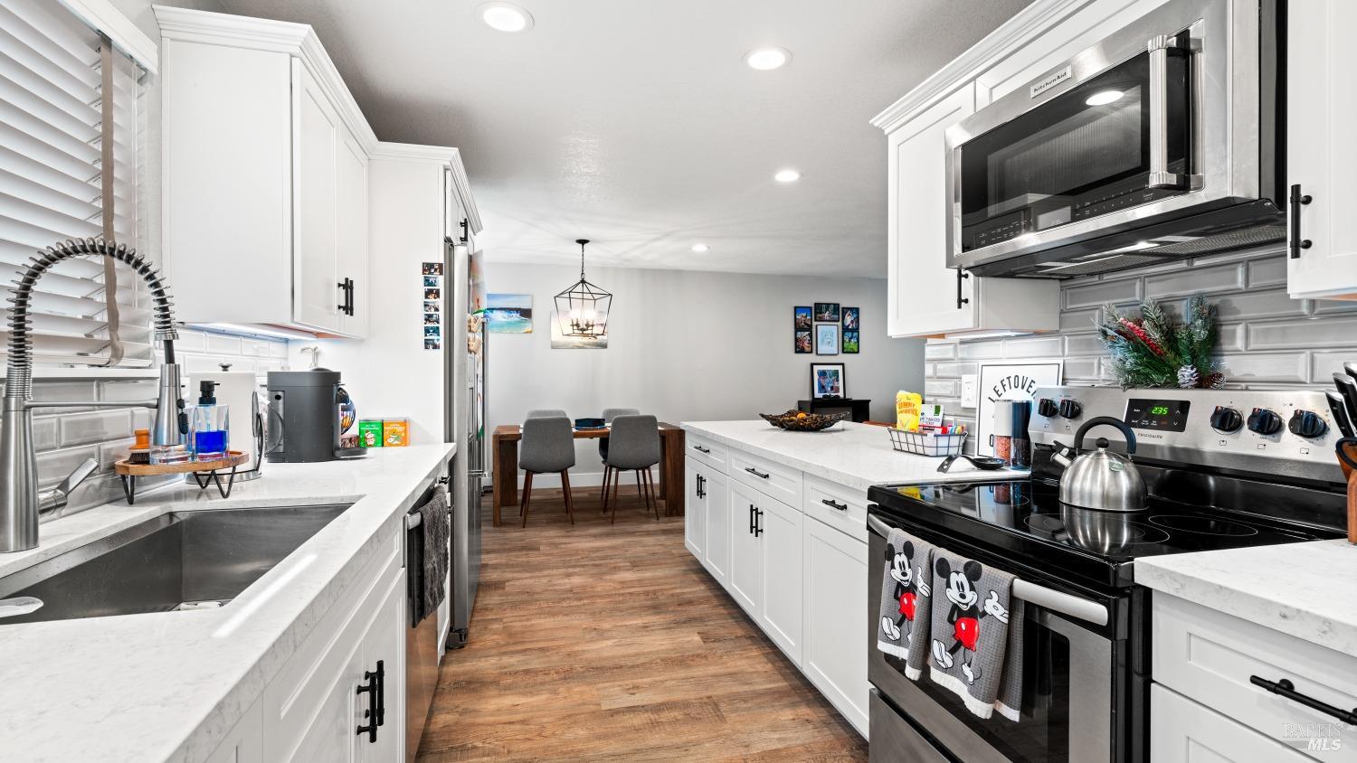 5049 Country Club Dr