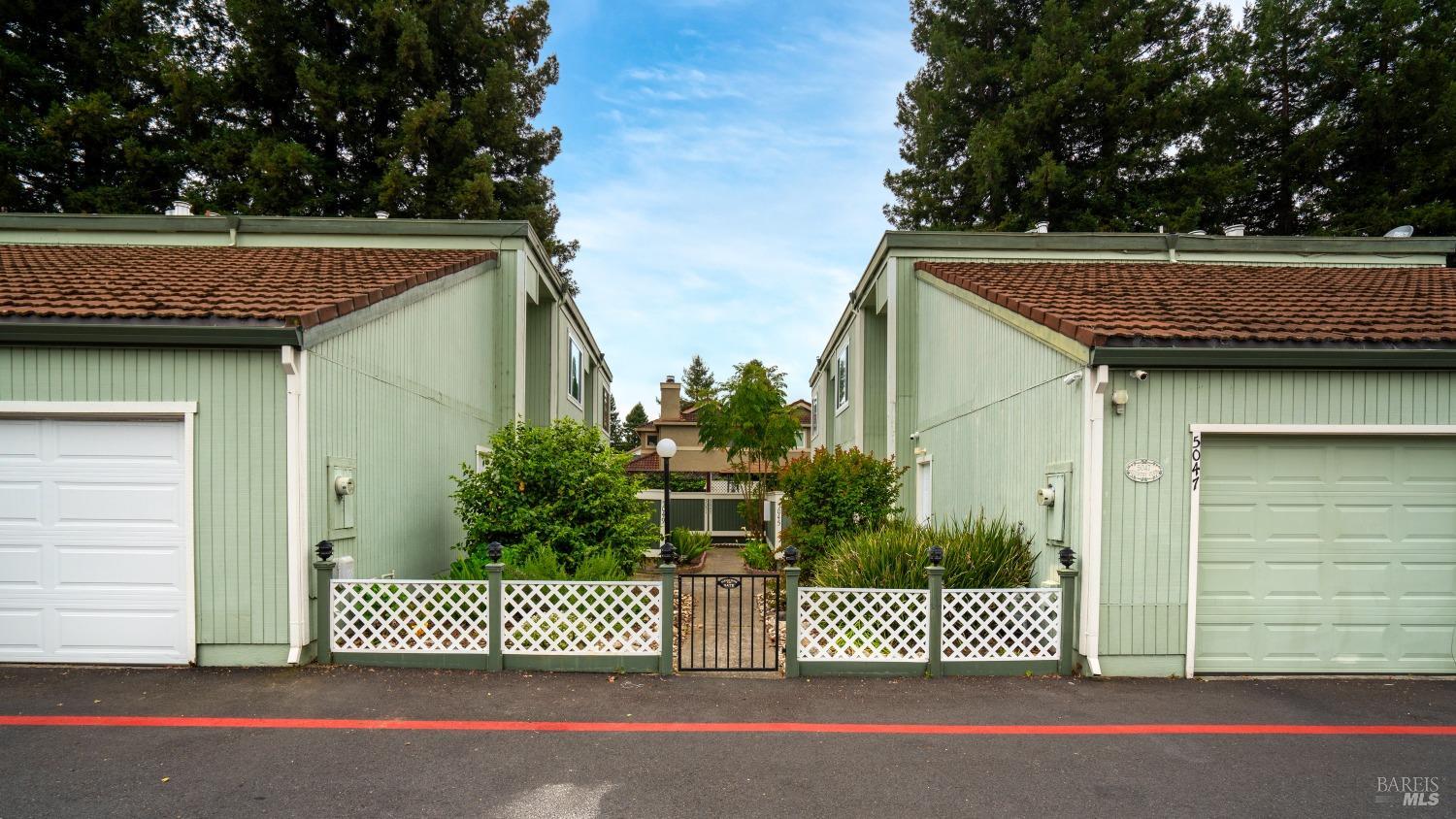 5049 Country Club Dr