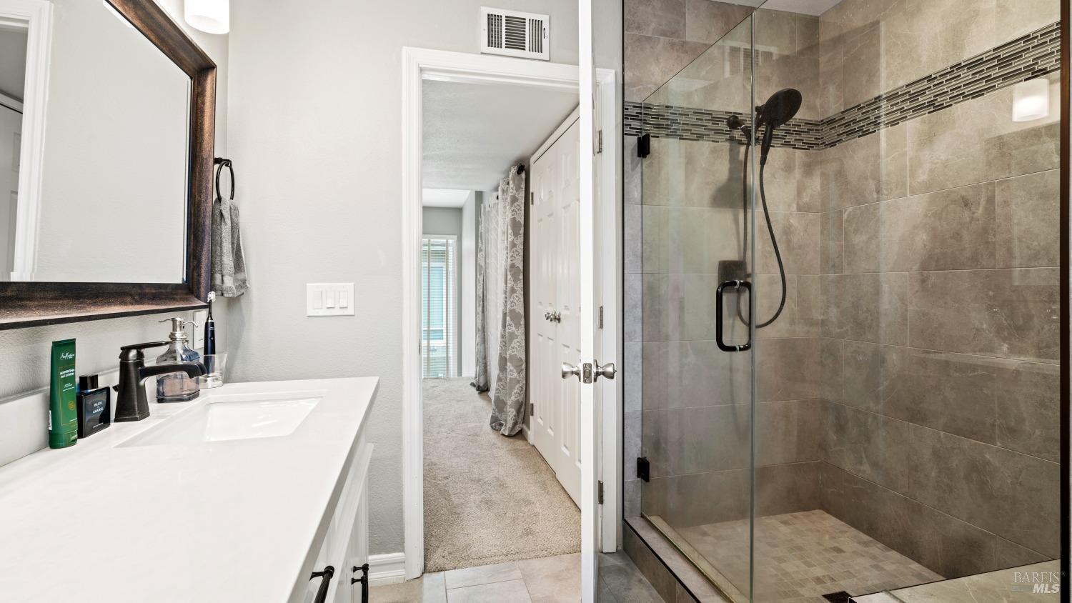 5049 Country Club Dr