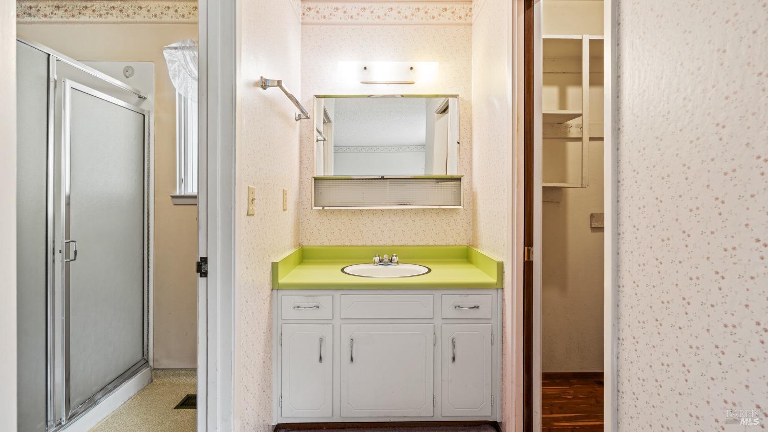 1541 Mountain View Ave