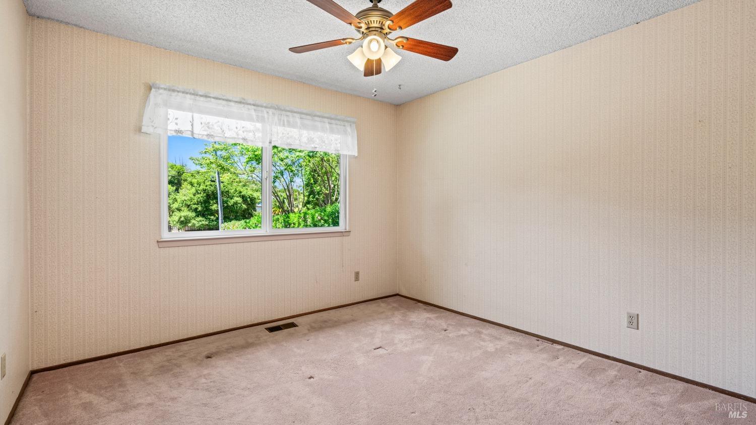 1541 Mountain View Ave