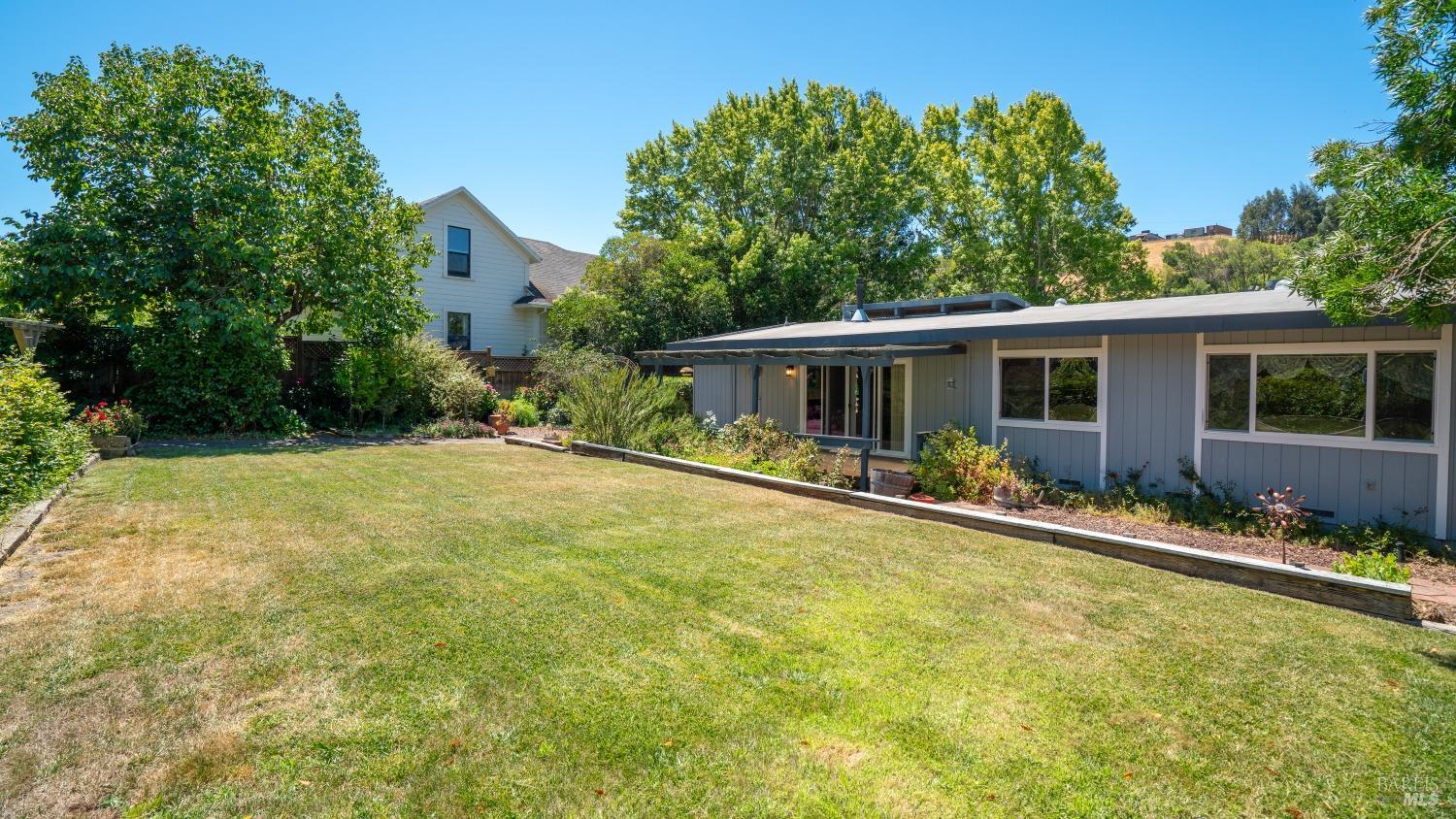 1541 Mountain View Ave