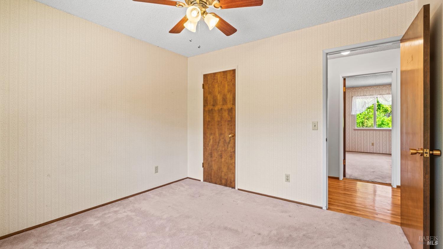 1541 Mountain View Ave