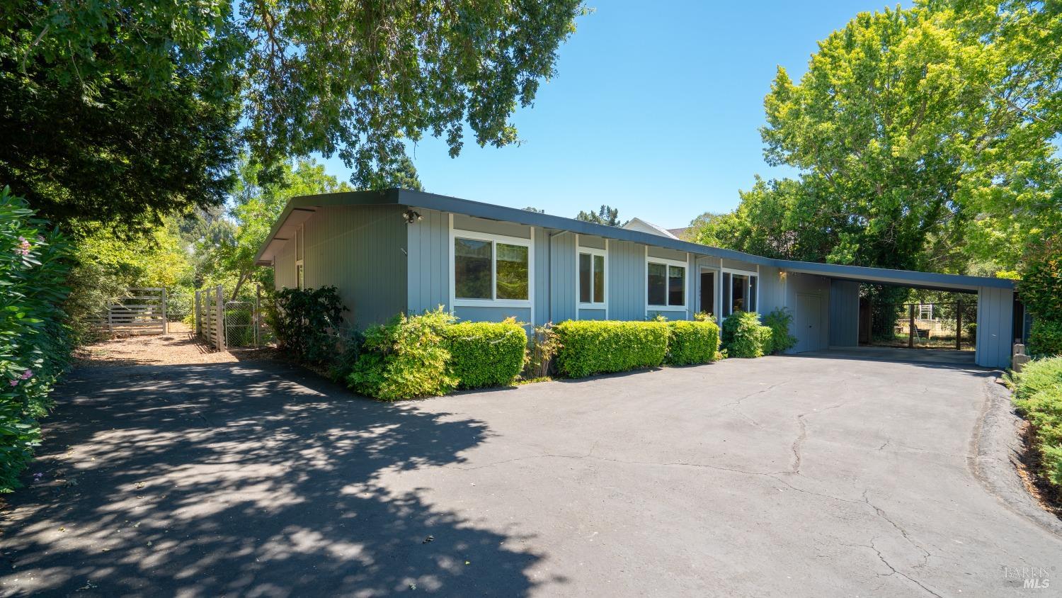 1541 Mountain View Ave