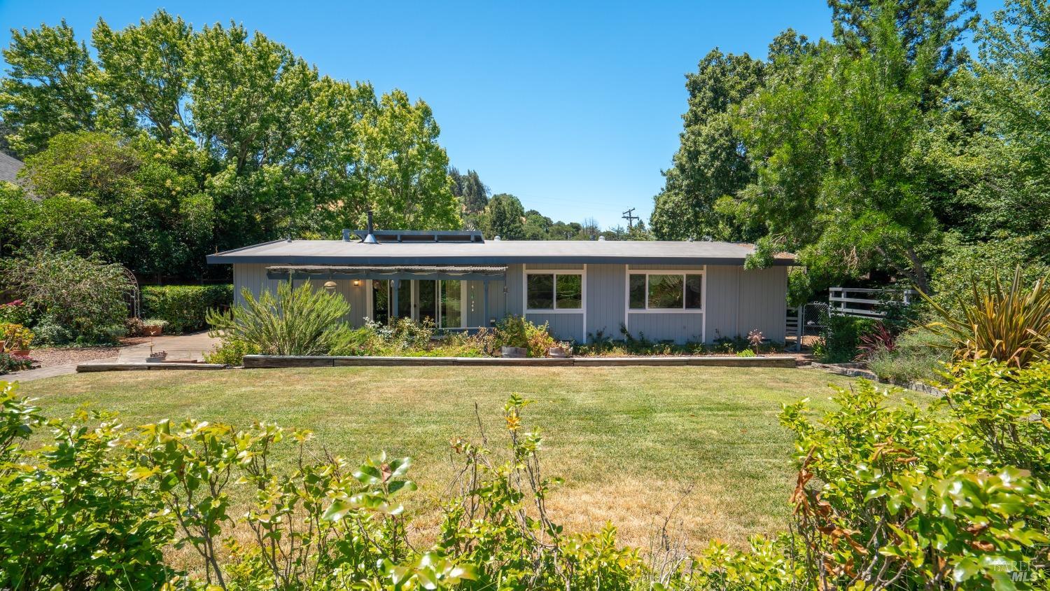 1541 Mountain View Ave