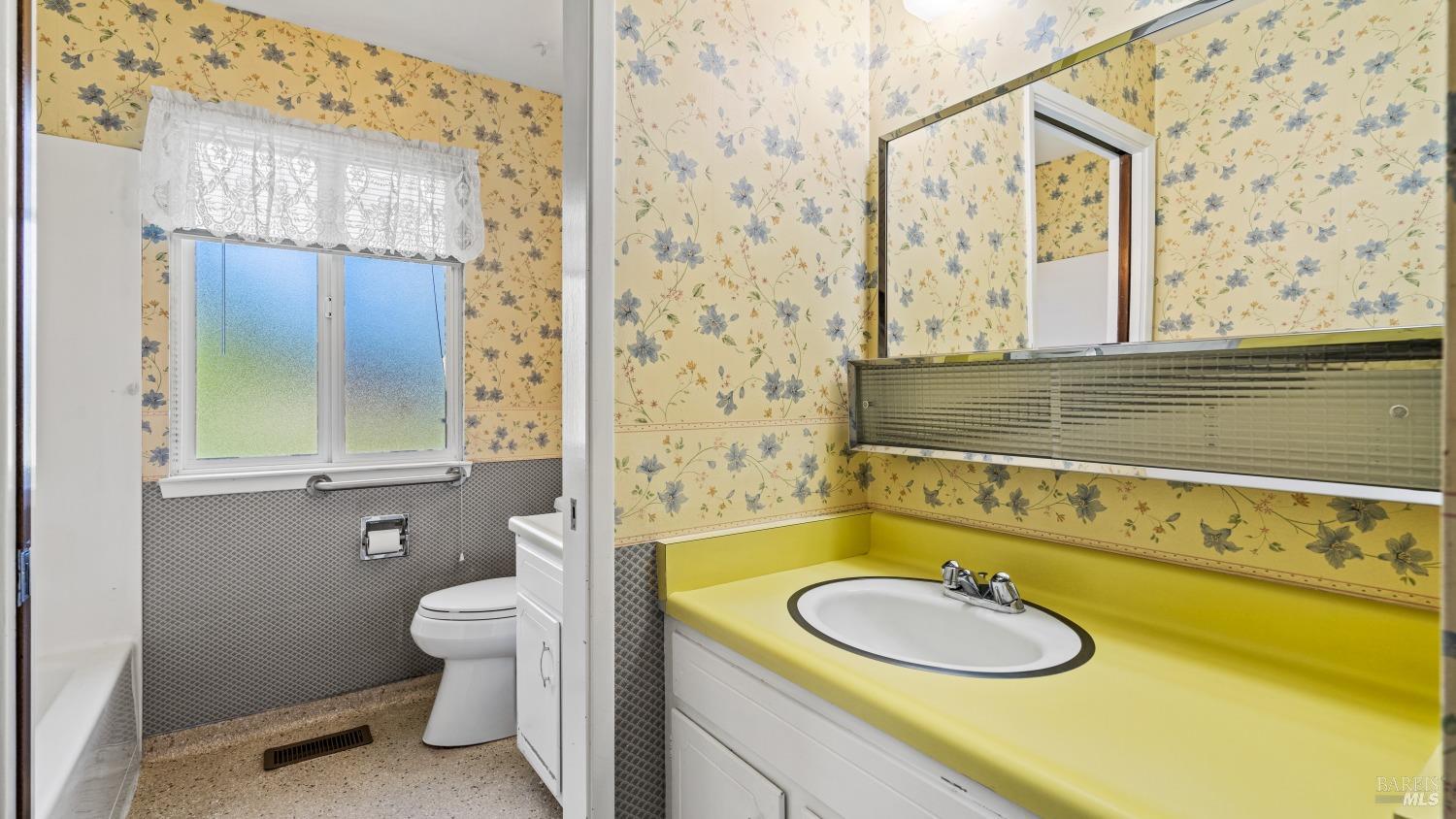 1541 Mountain View Ave