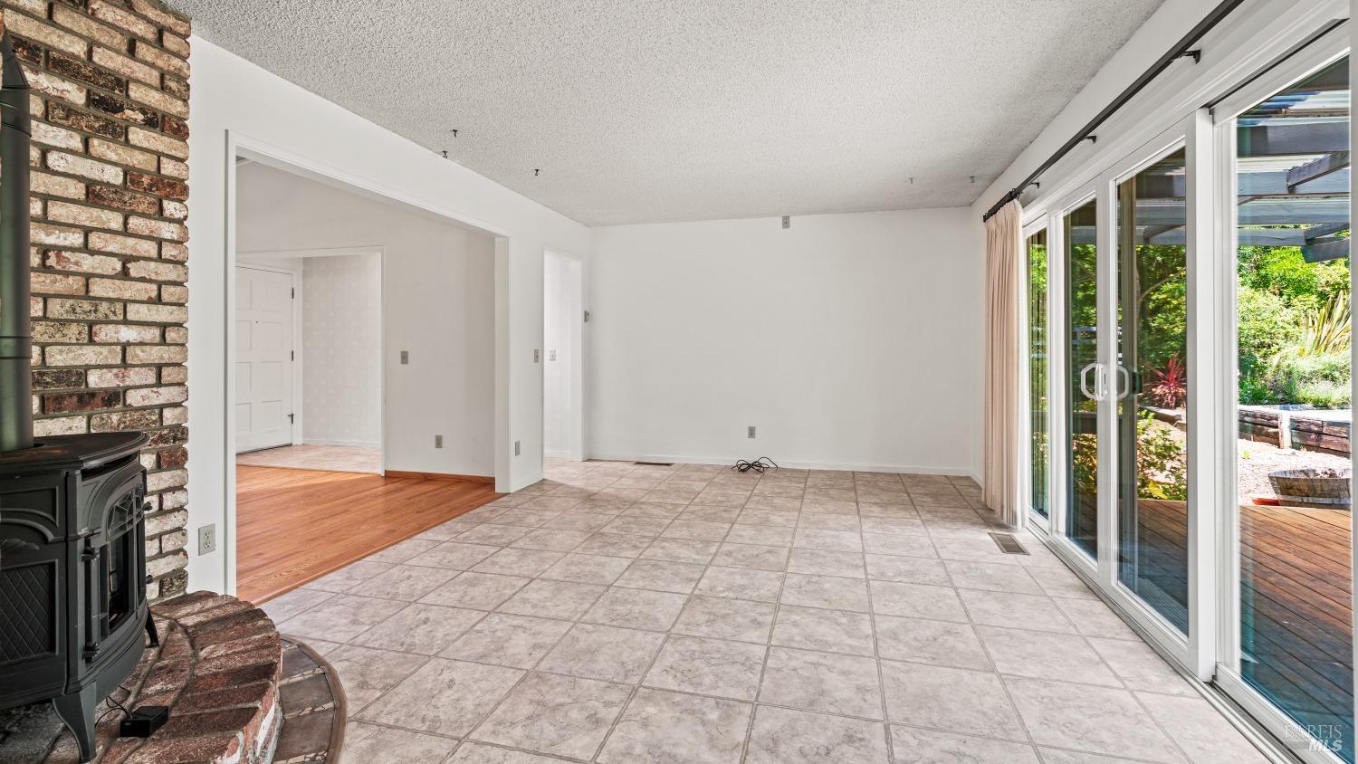 1541 Mountain View Ave