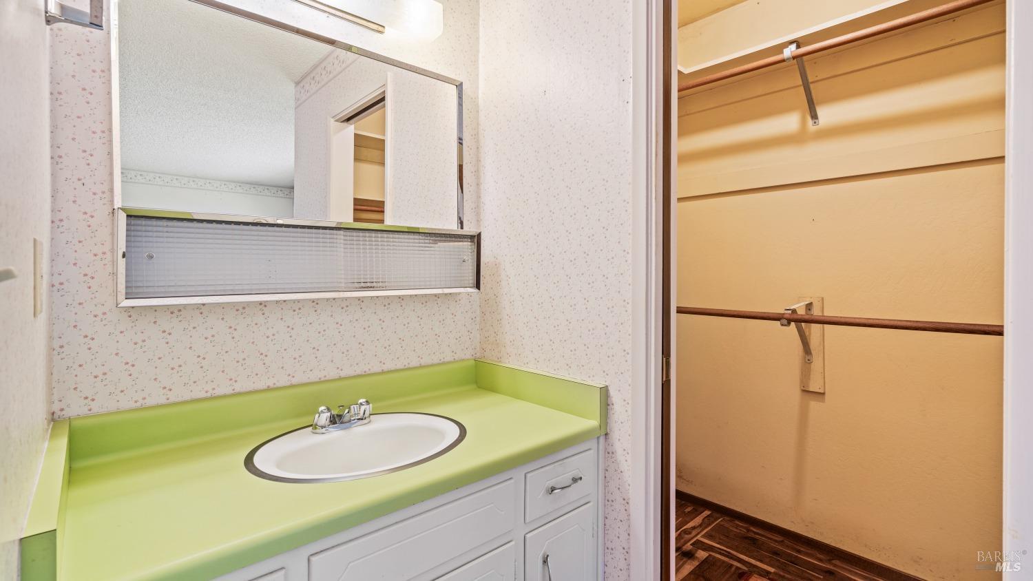 1541 Mountain View Ave