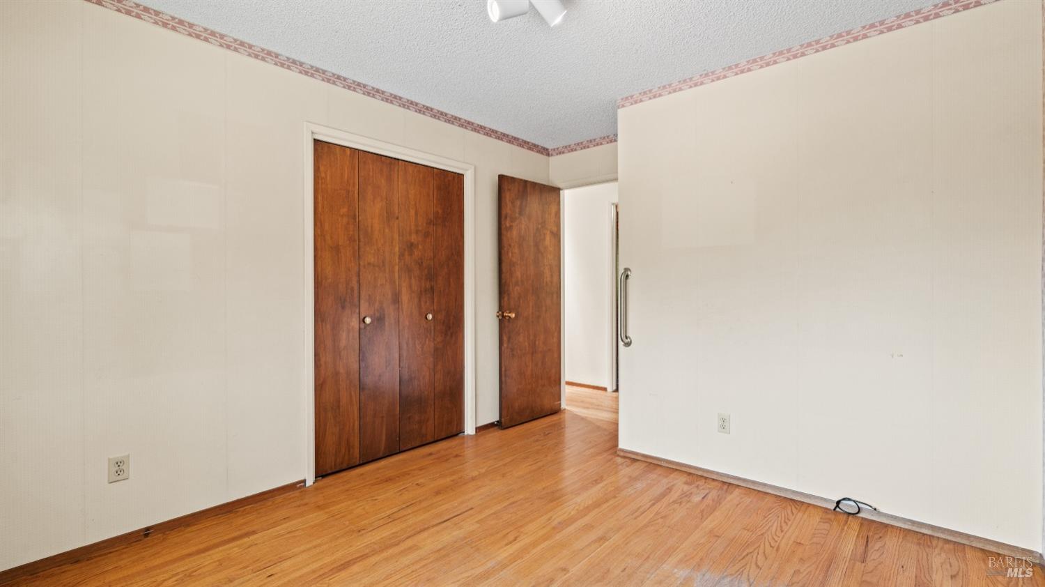 1541 Mountain View Ave