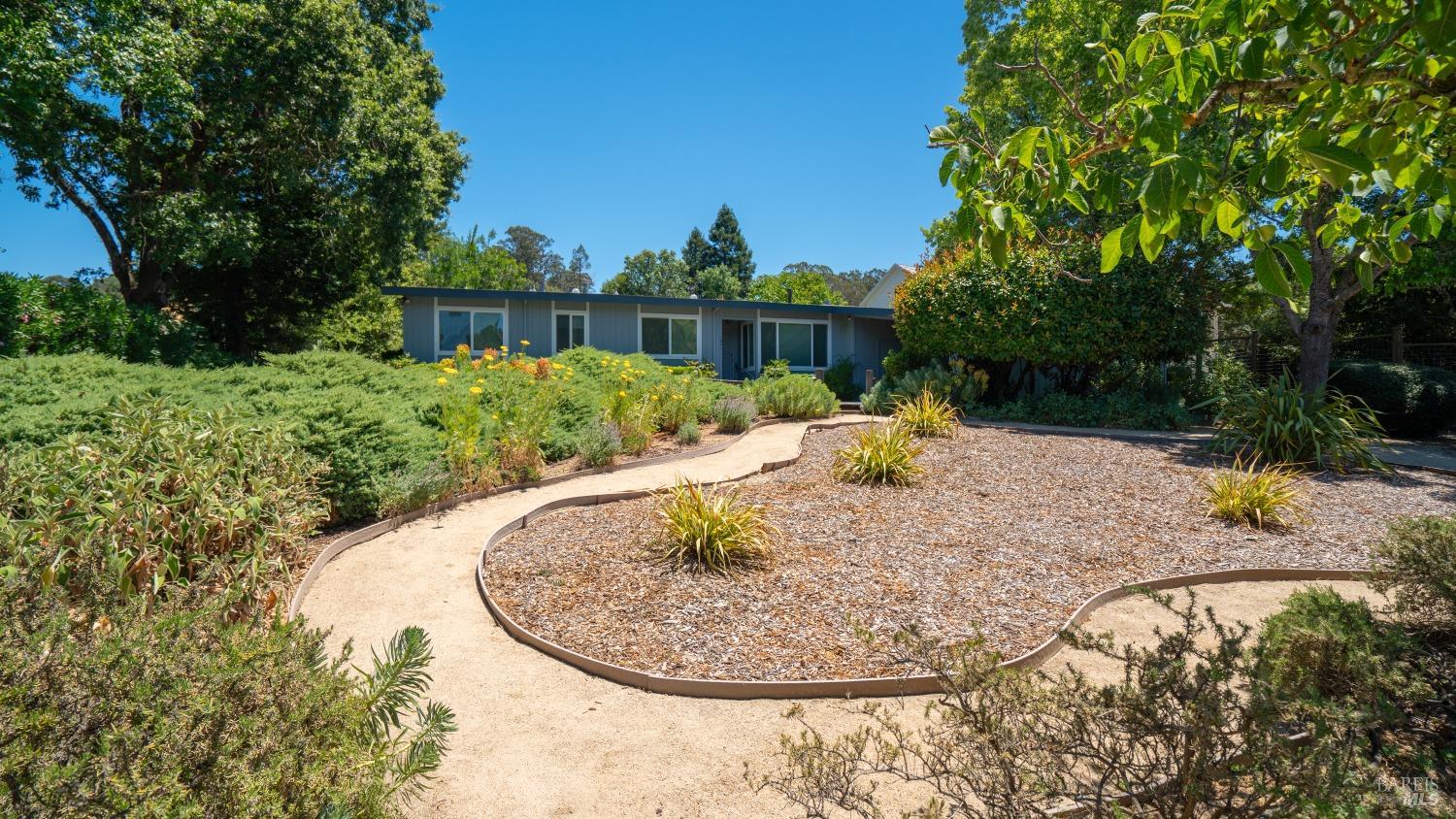 1541 Mountain View Ave