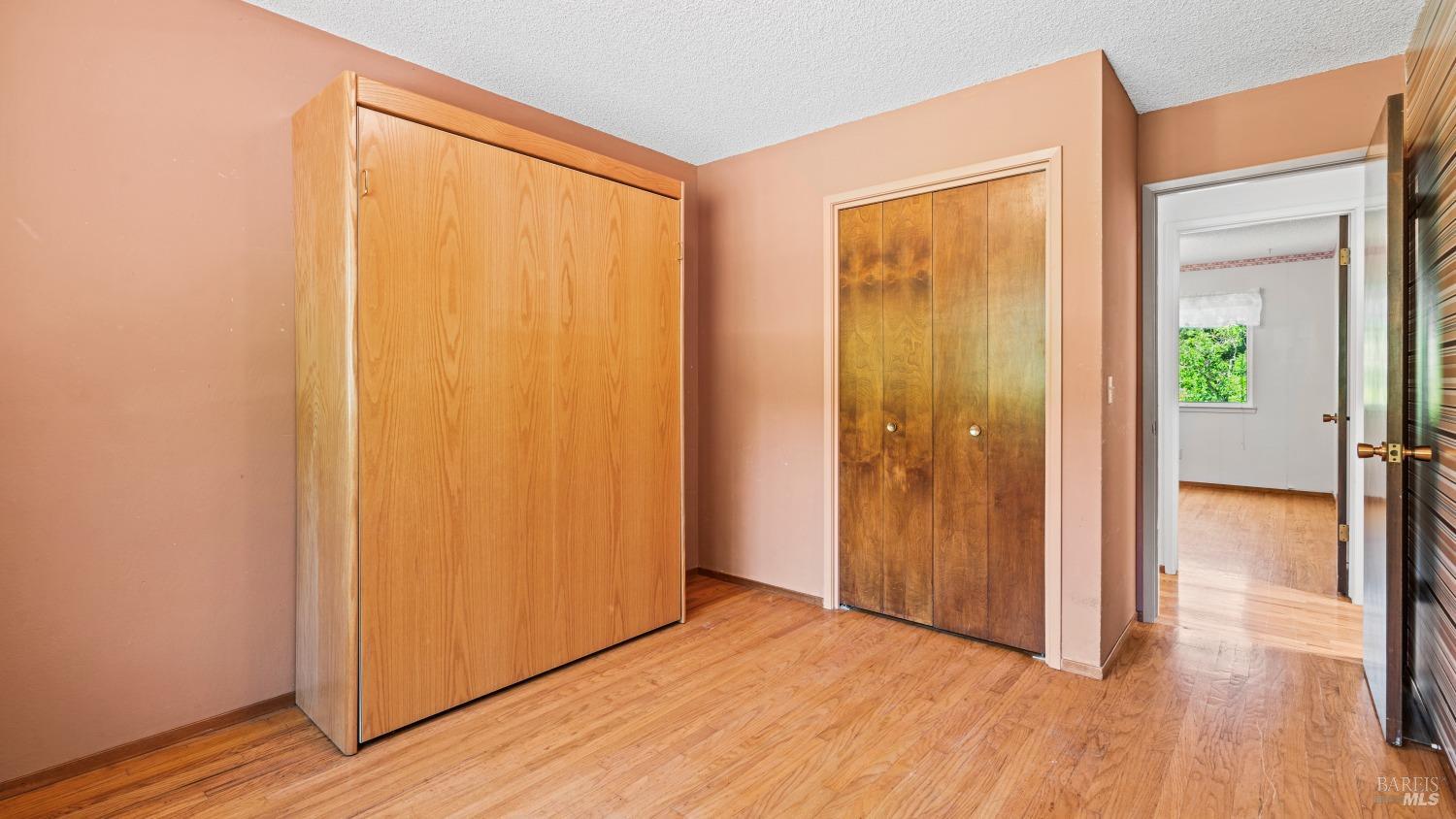 1541 Mountain View Ave