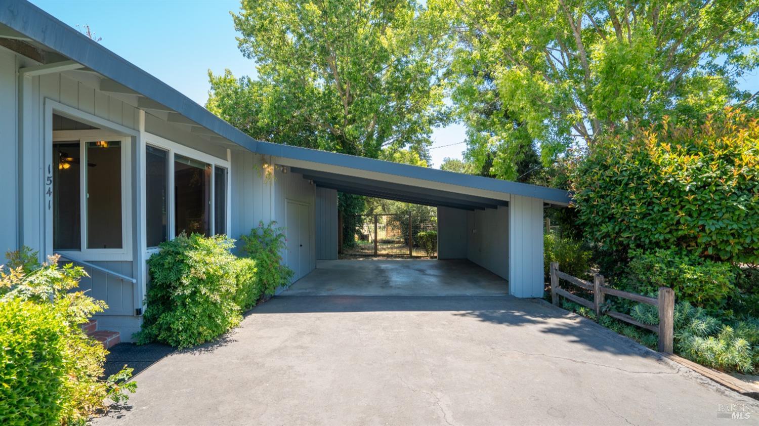 1541 Mountain View Ave