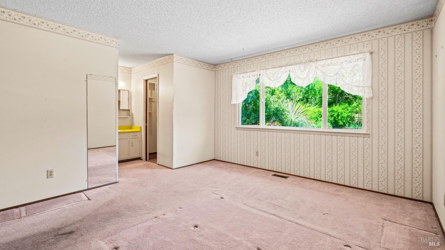 1541 Mountain View Ave