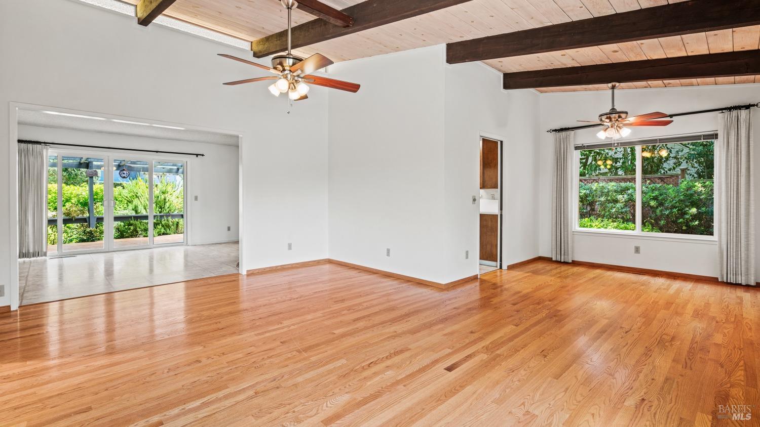 1541 Mountain View Ave