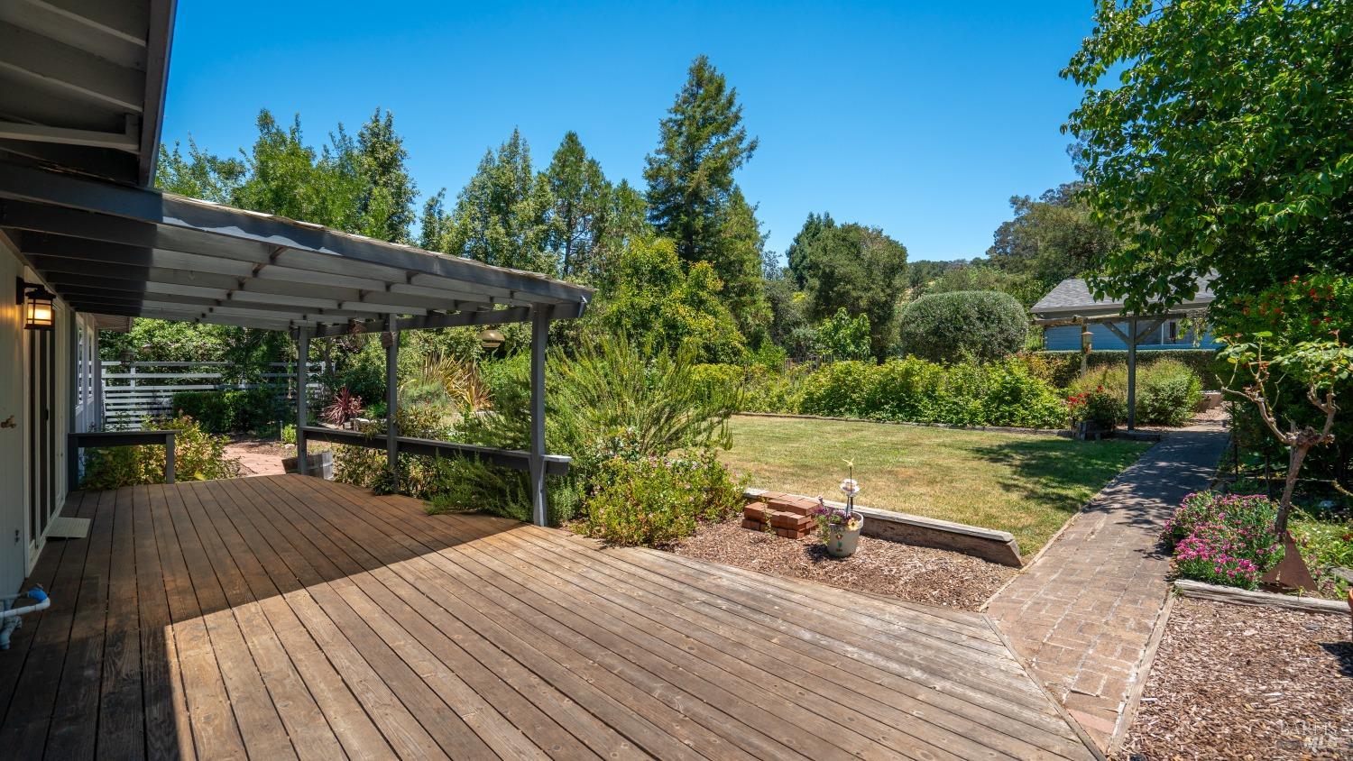 1541 Mountain View Ave