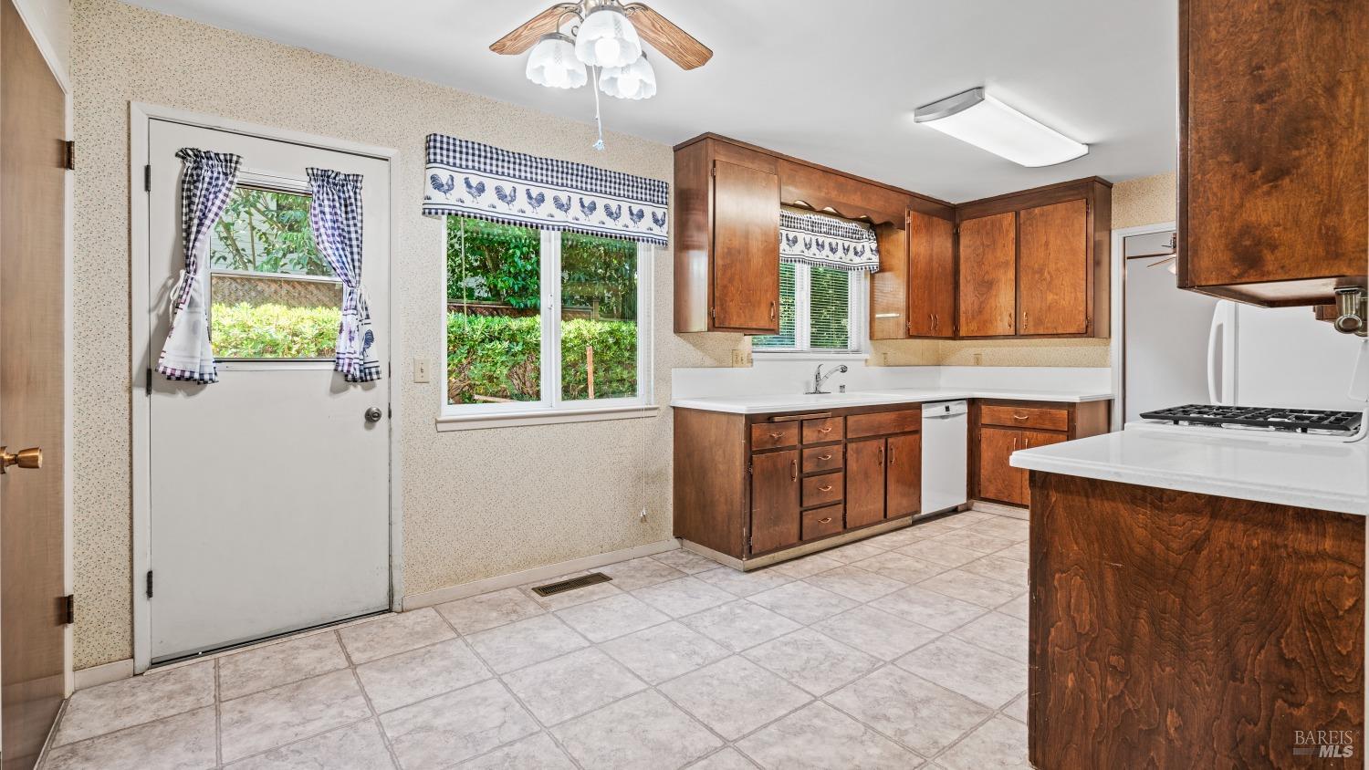 1541 Mountain View Ave