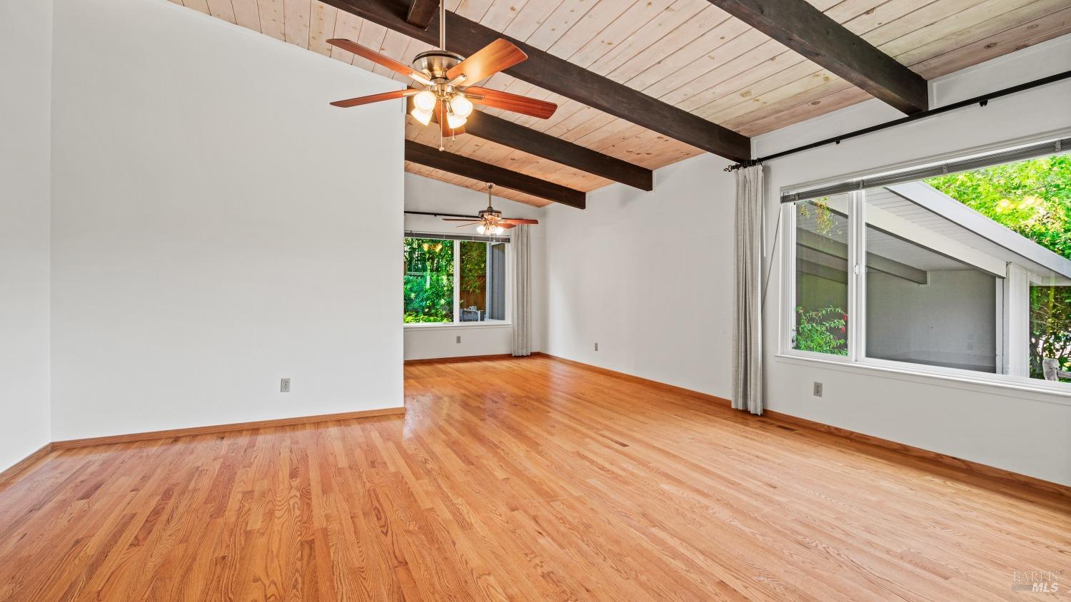 1541 Mountain View Ave