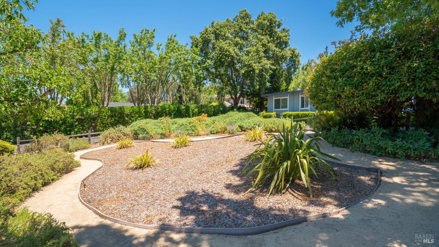 1541 Mountain View Ave