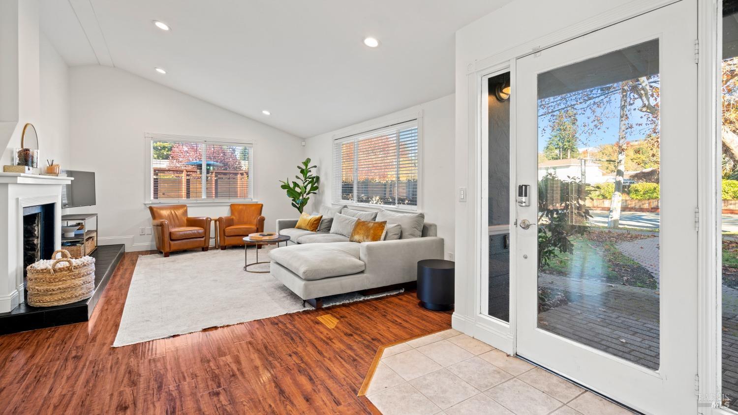 910 Mountain View Ave