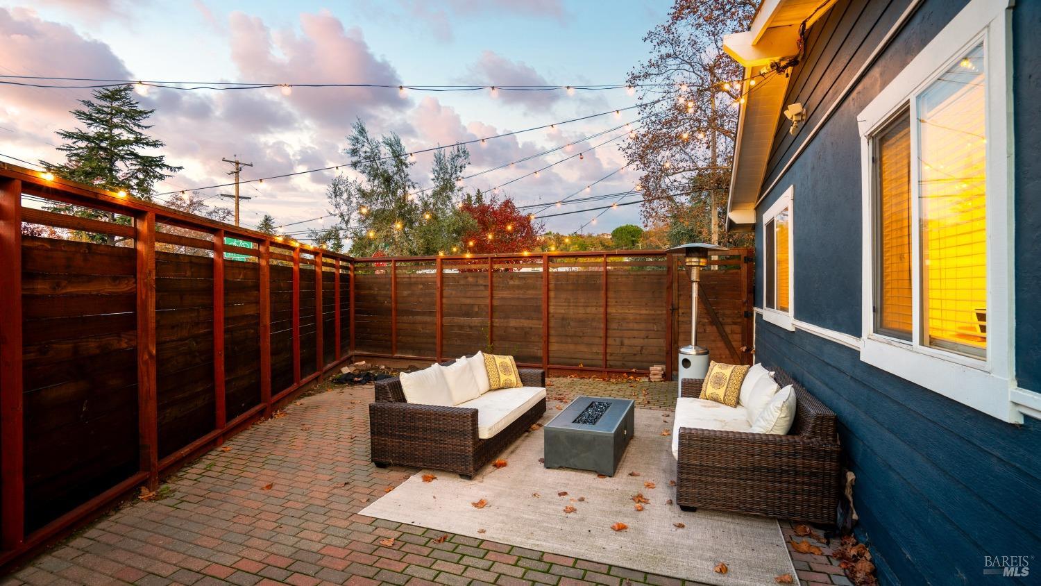 910 Mountain View Ave