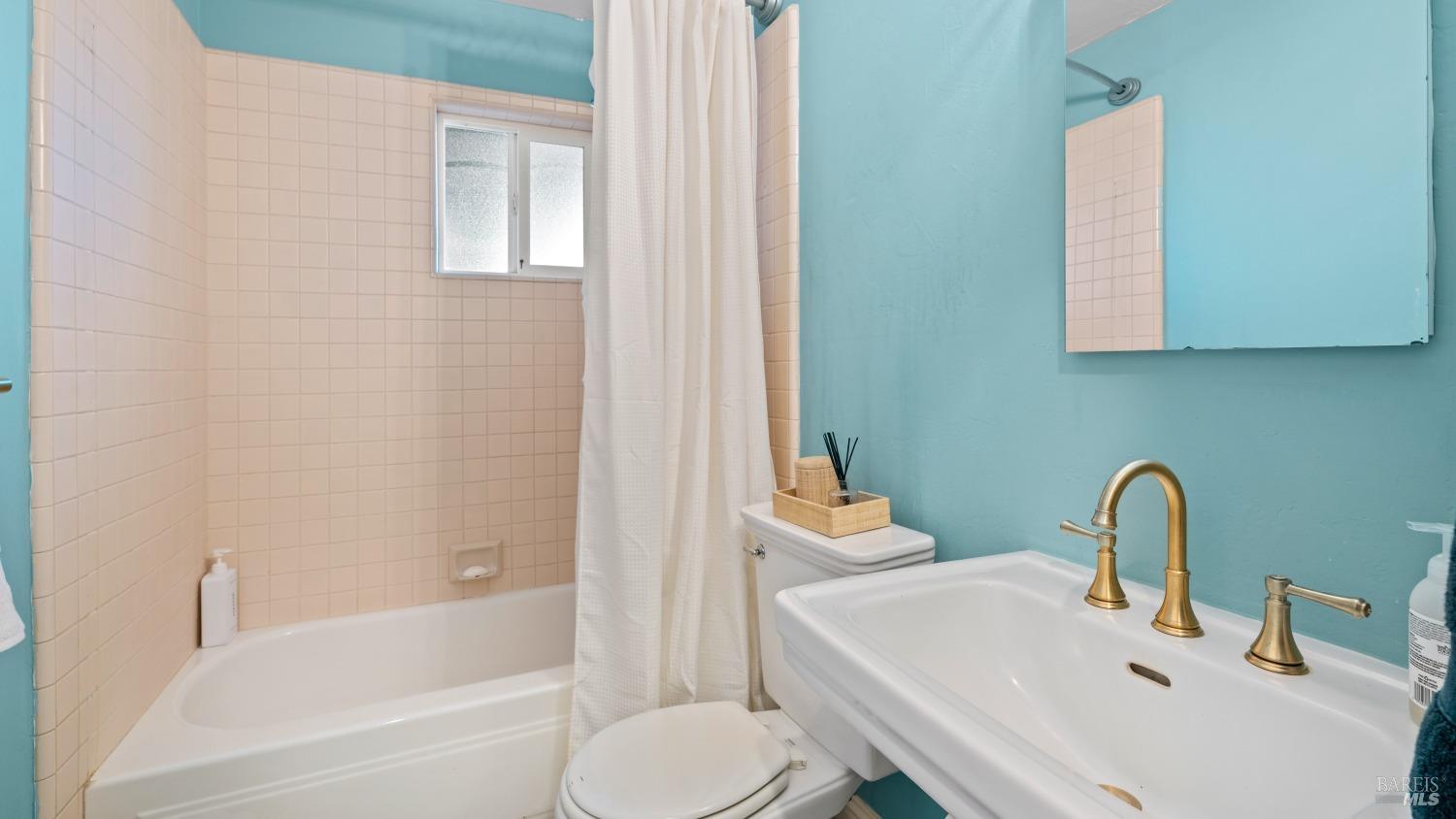 910 Mountain View Ave