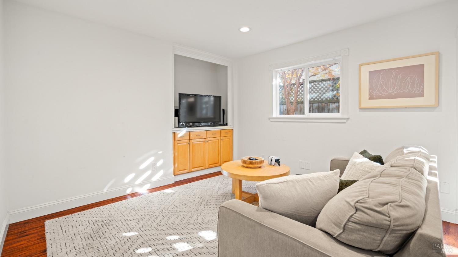 910 Mountain View Ave