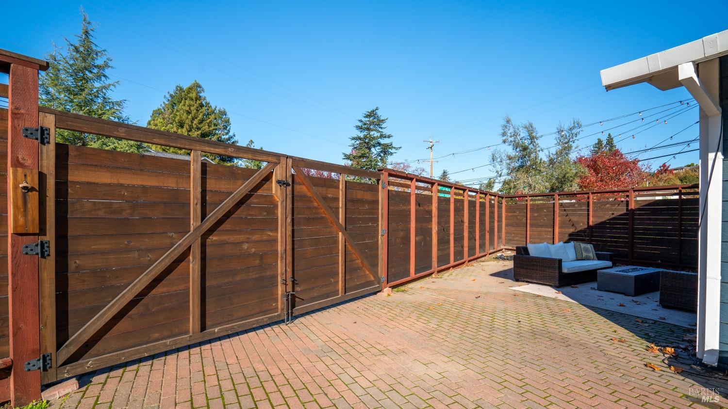 910 Mountain View Ave