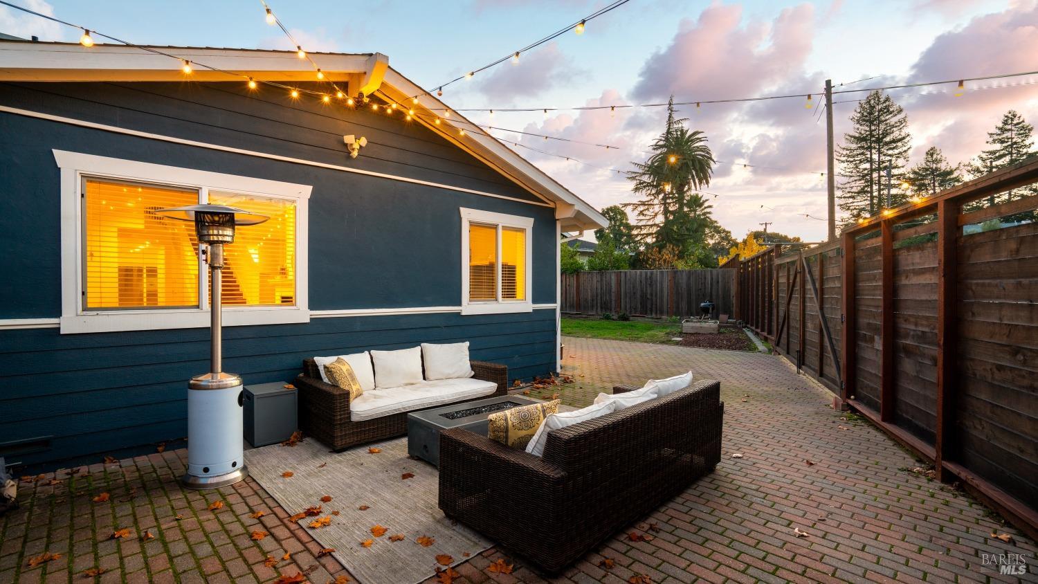 910 Mountain View Ave