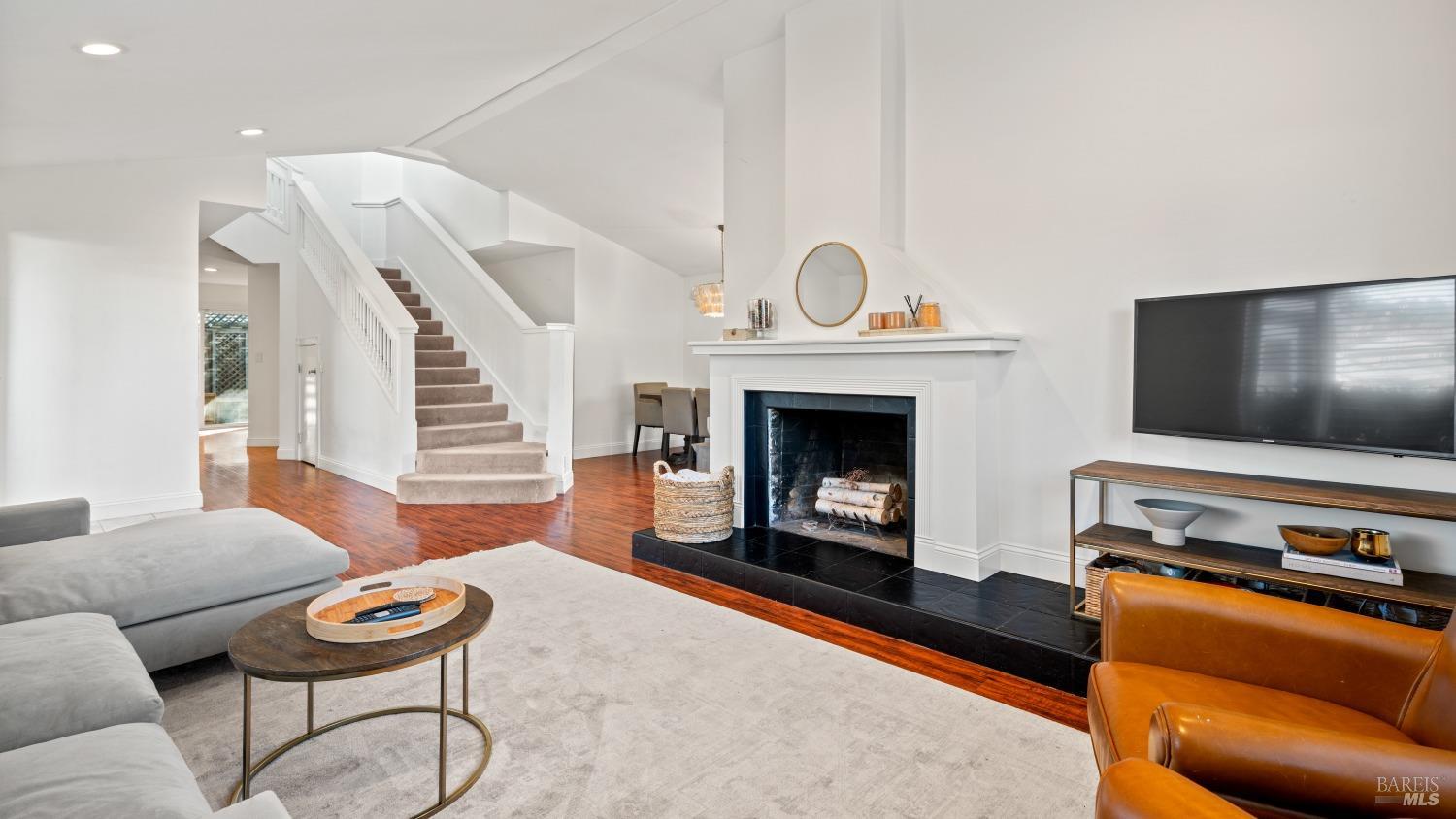 910 Mountain View Ave