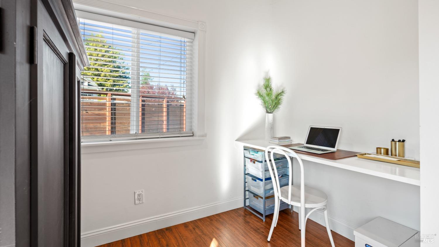 910 Mountain View Ave