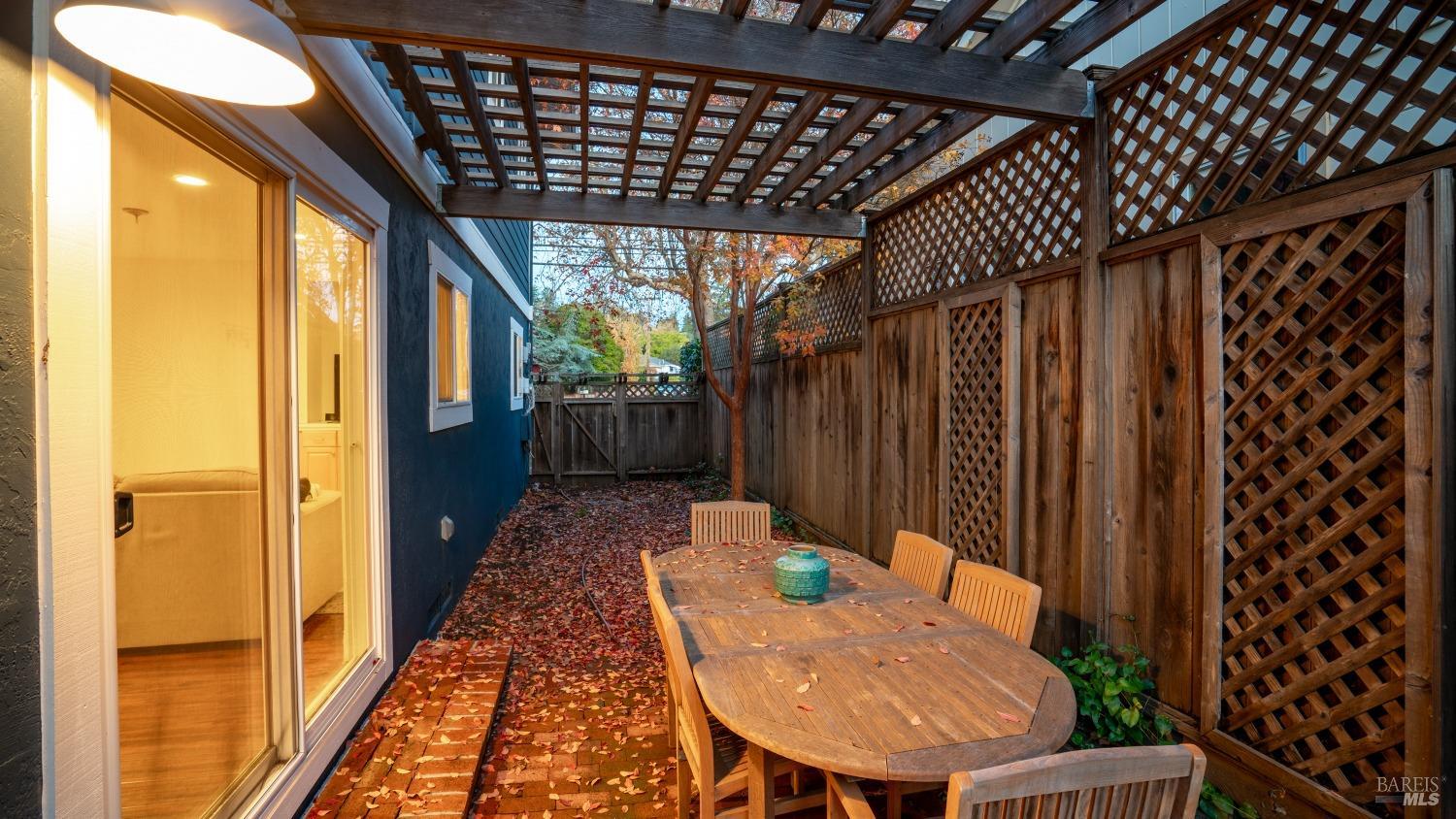 910 Mountain View Ave