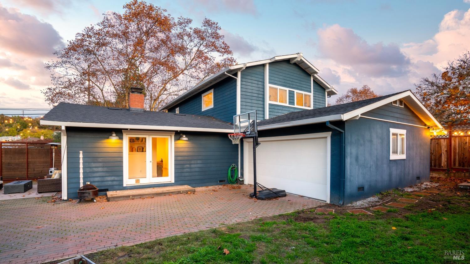 910 Mountain View Ave