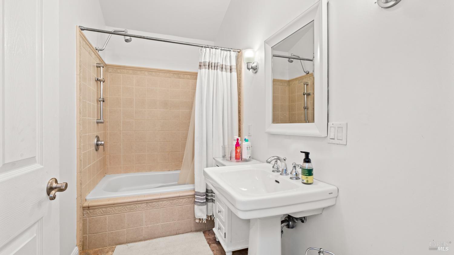 910 Mountain View Ave