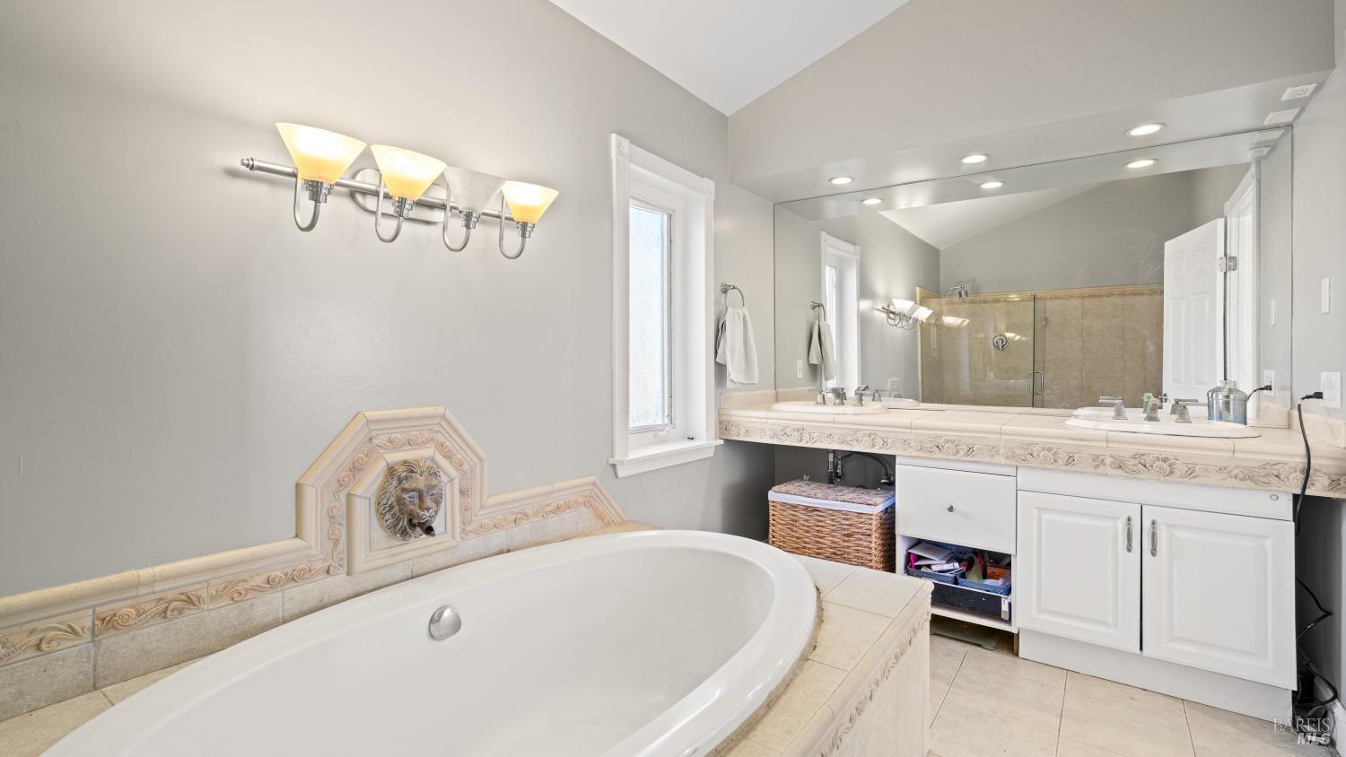 910 Mountain View Ave