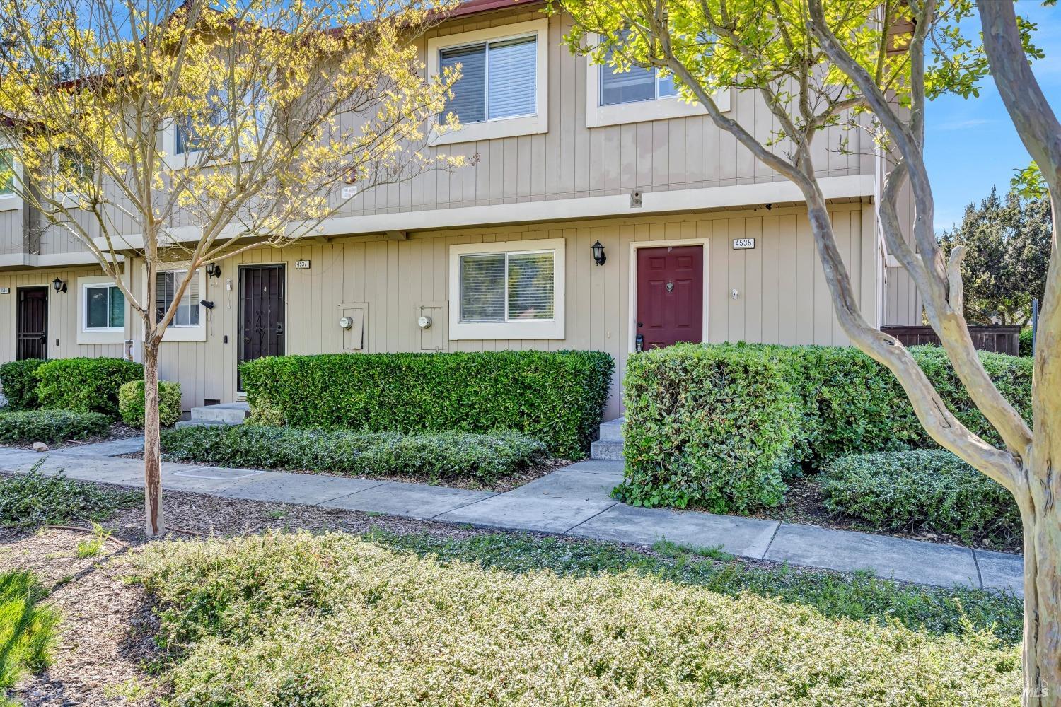 4535 Harbor Ln