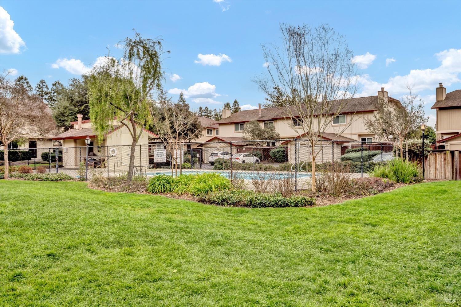 4535 Harbor Ln