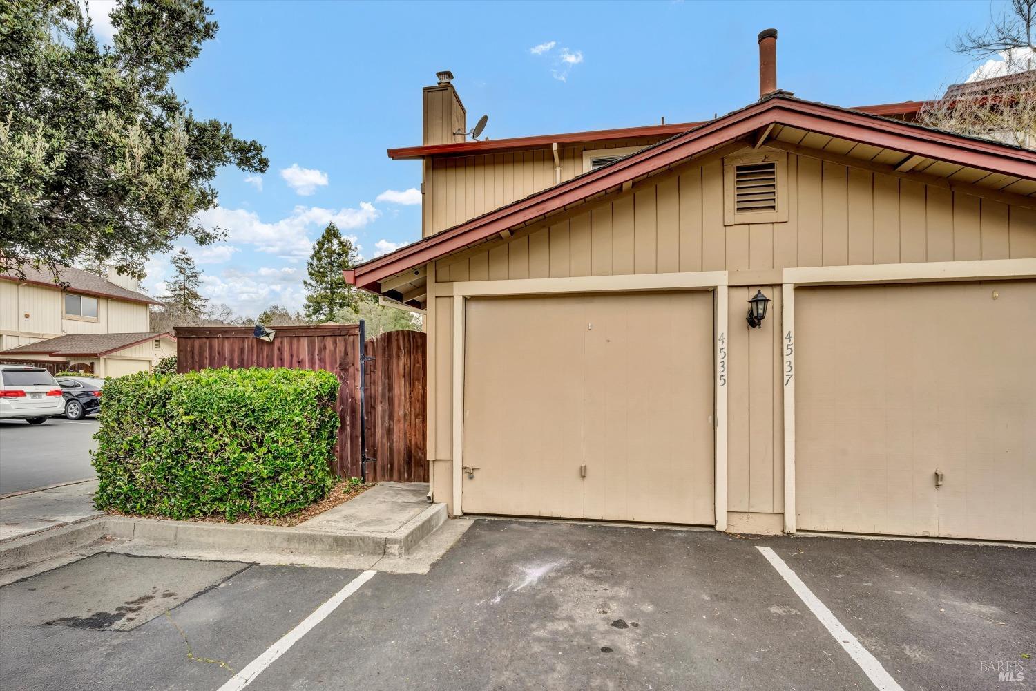 4535 Harbor Ln