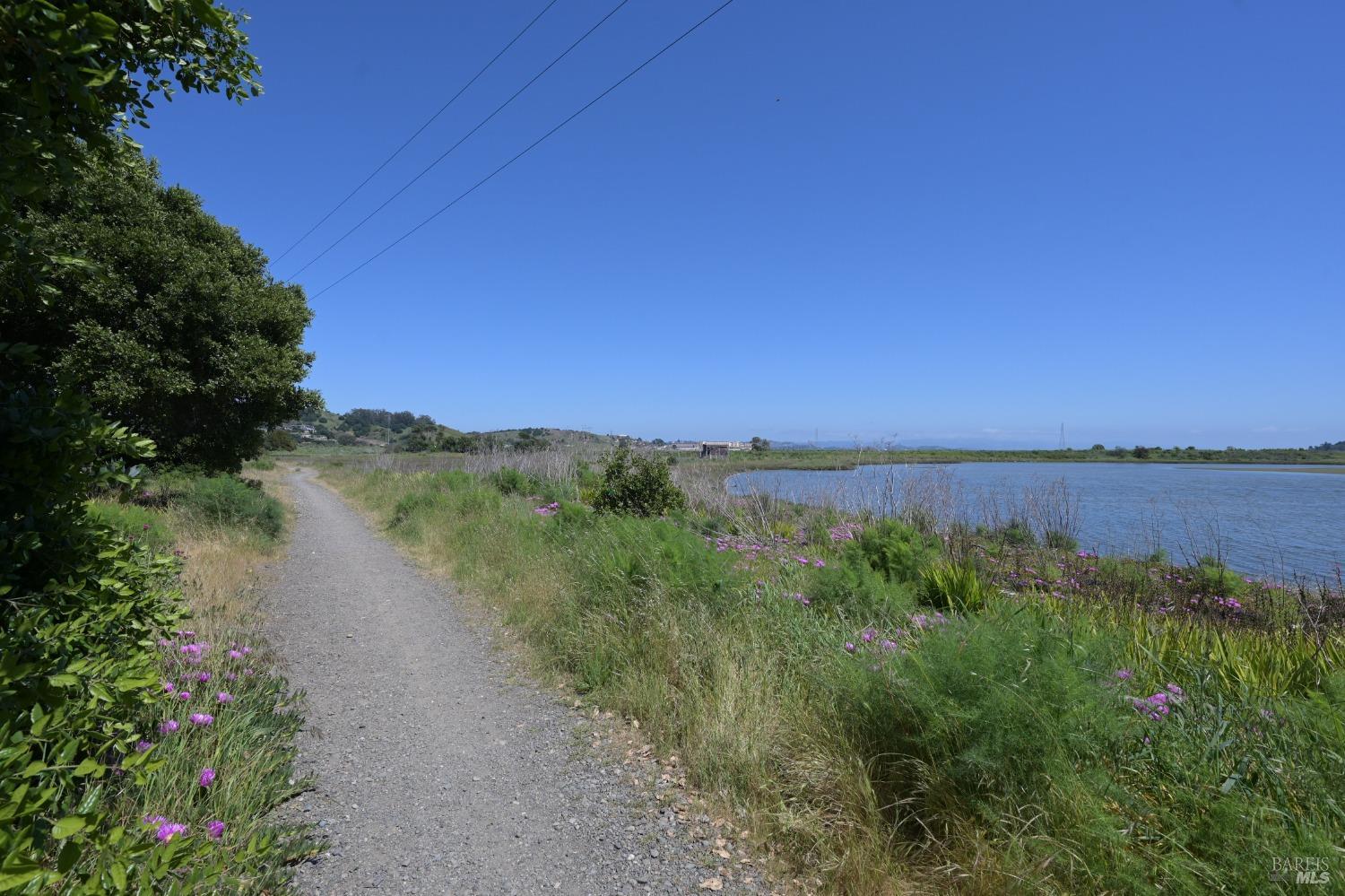 2000 Redwood Hwy #71