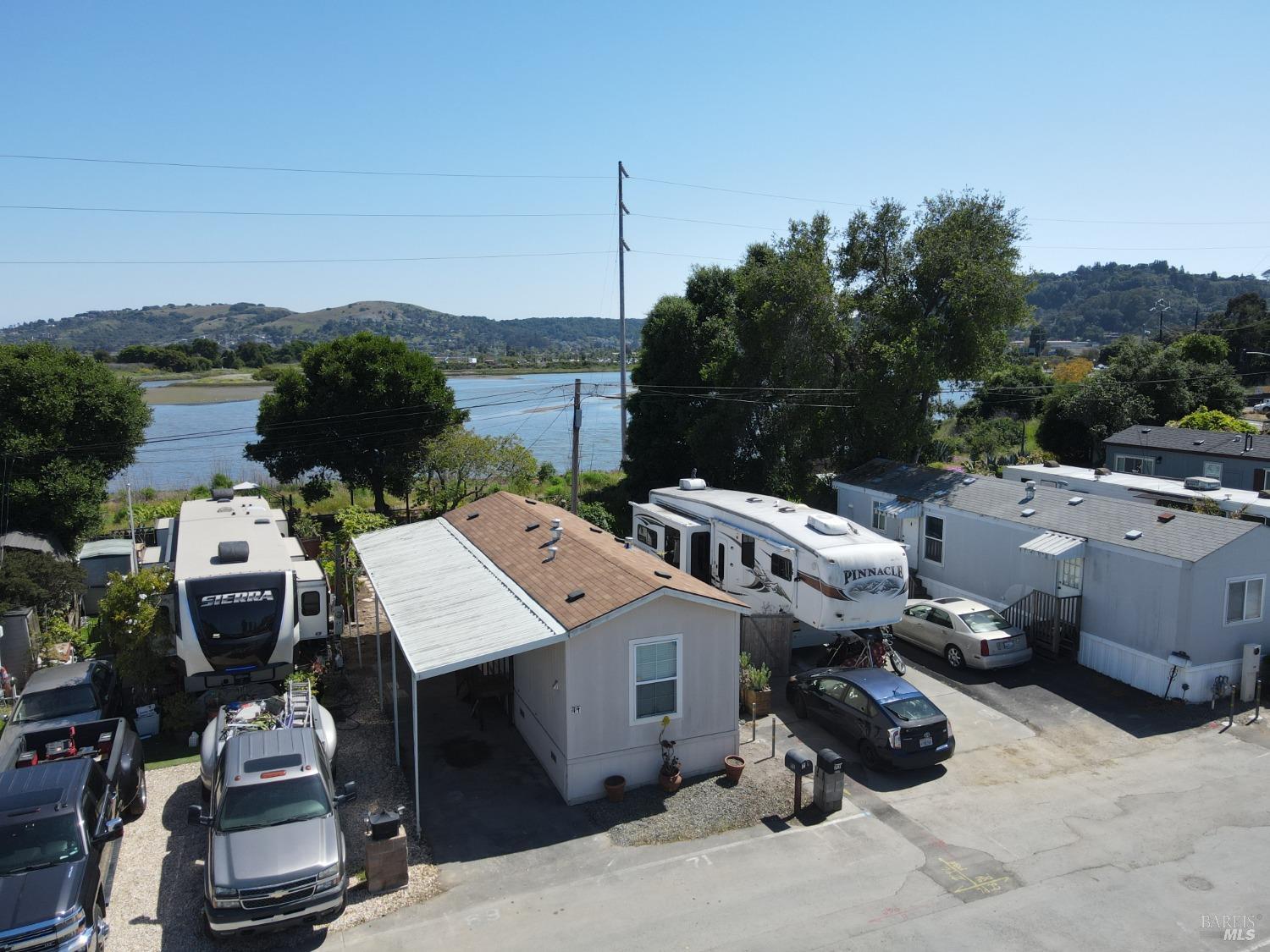 2000 Redwood Hwy #71