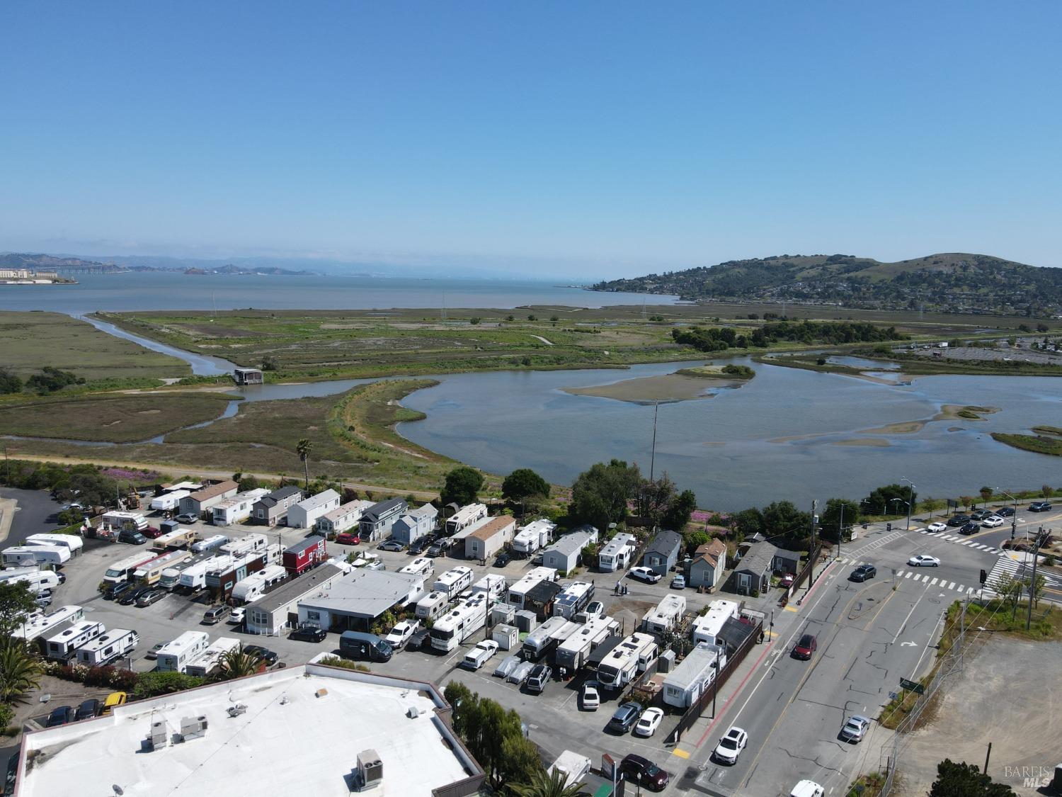 2000 Redwood Hwy #71