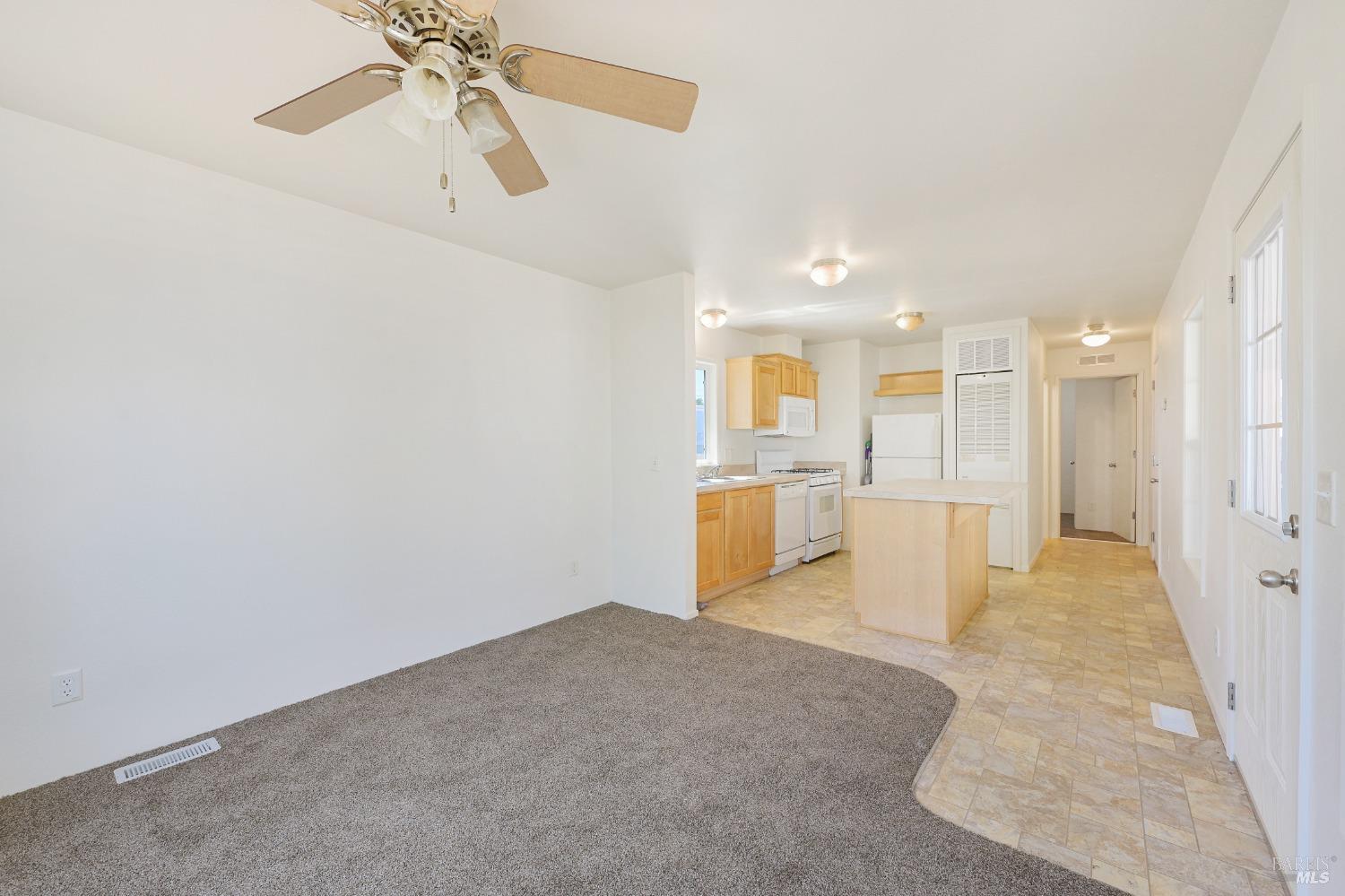 2000 Redwood Hwy #71