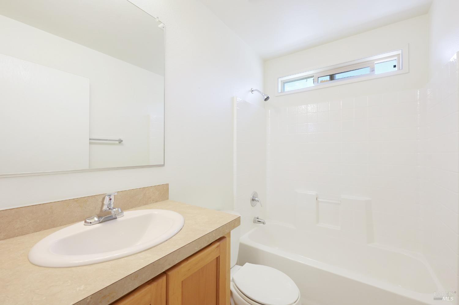 2000 Redwood Hwy #71