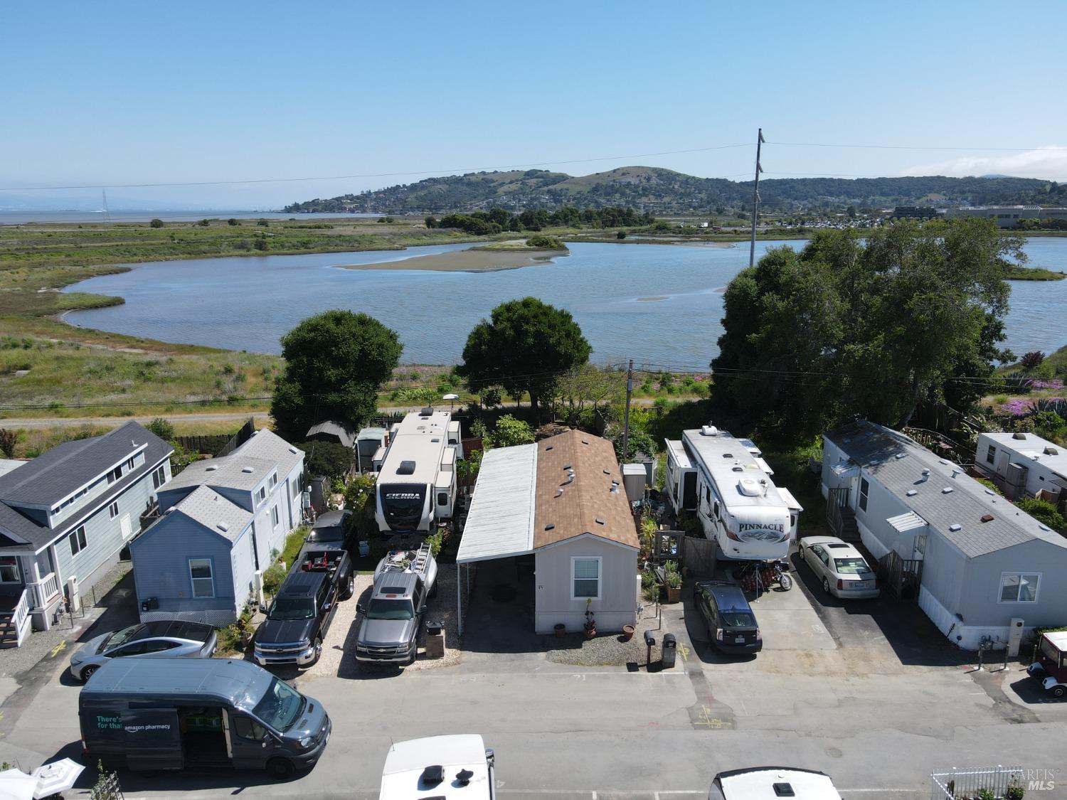 2000 Redwood Hwy #71