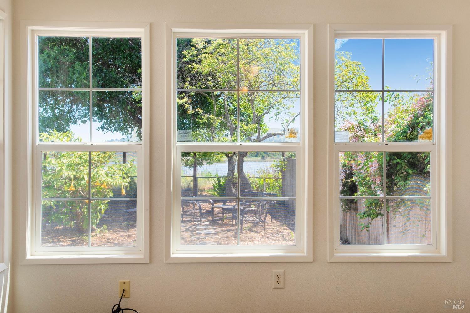 2000 Redwood Hwy #71