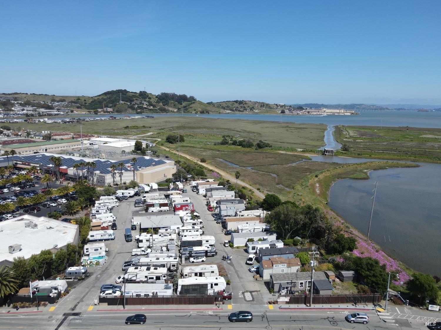 2000 Redwood Hwy #71